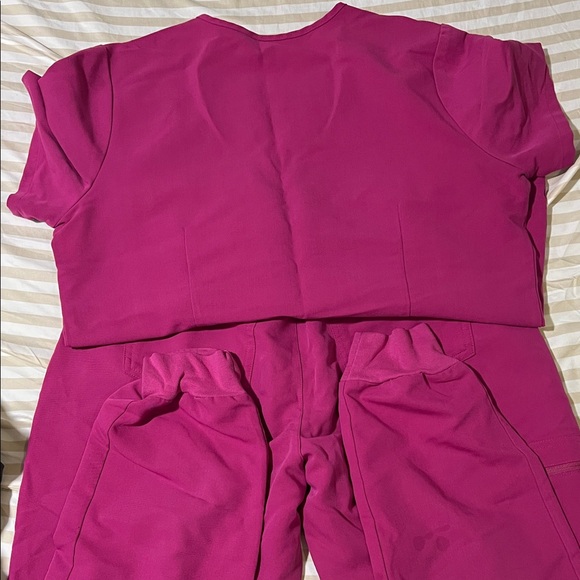 Figs Raspberry Scrub Set with Blue Accents - Picture 6 of 11